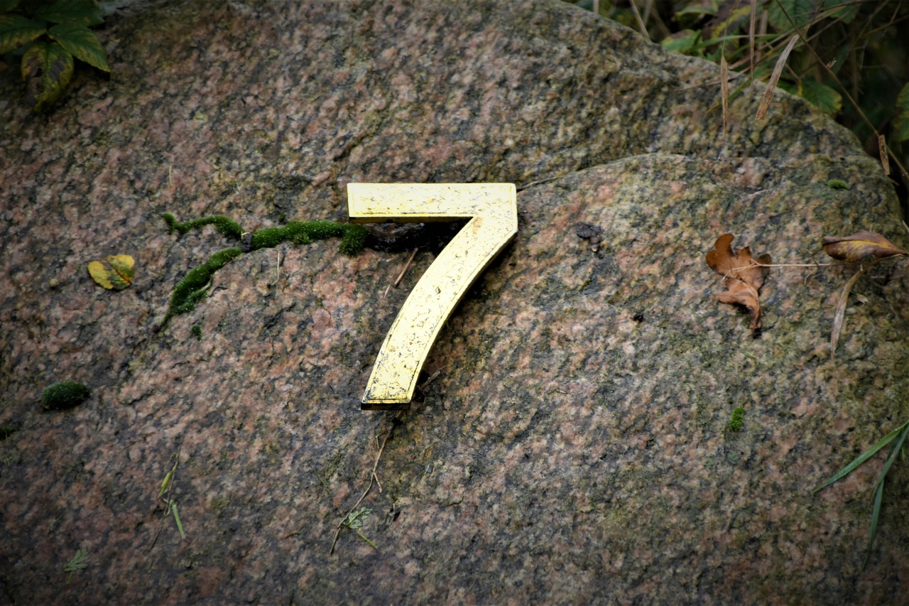 数字の7のオブジェ