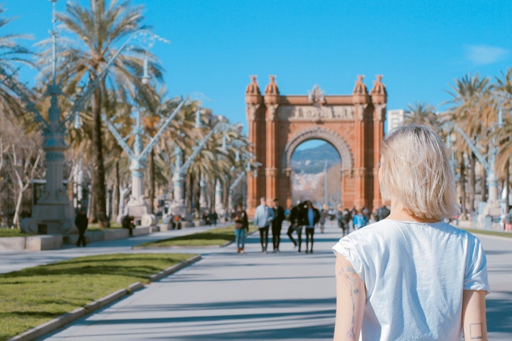 女性　旅行　旅