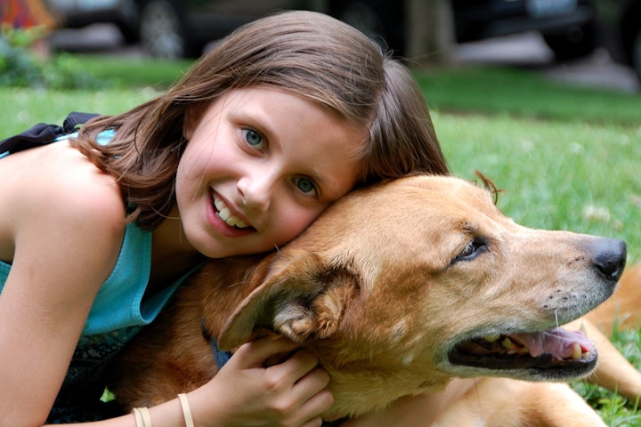 【最新研究】犬の飼育経験が思春期の子どもの幸福度を向上させる - CHERIEE あにまるマガジン