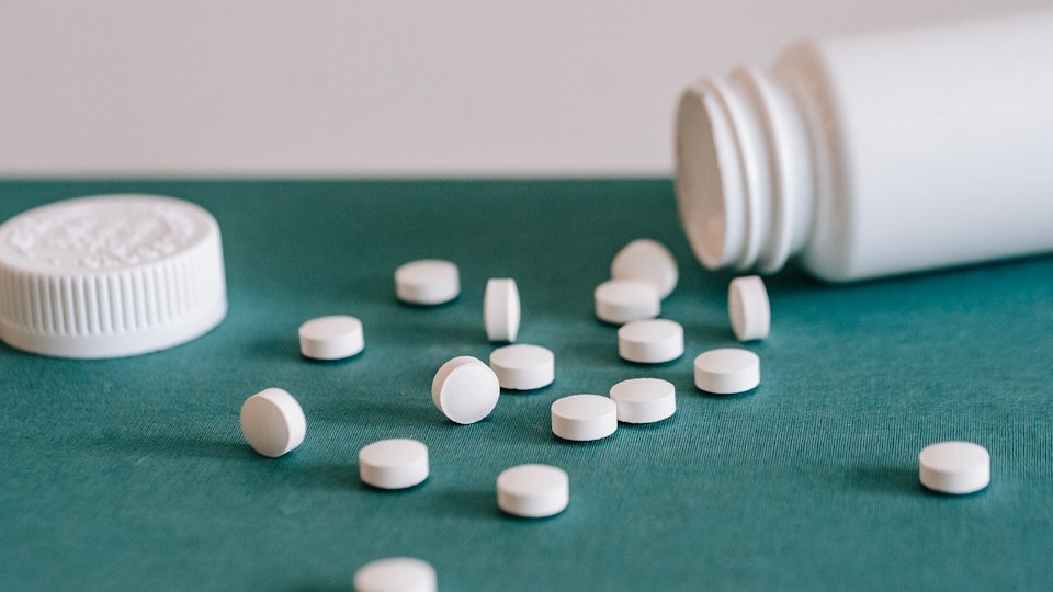 【獣医師監修】犬・猫用サプリメントとの正しい付き合い方を学ぼう